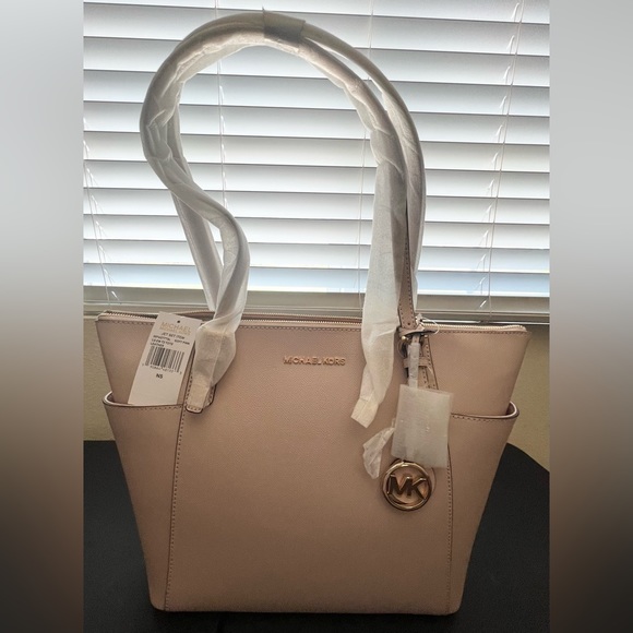 Brand new Michael Kors Jet Set Large Tote-Zip Saffiano Leather Tote with tag. - Picture 1 of 12